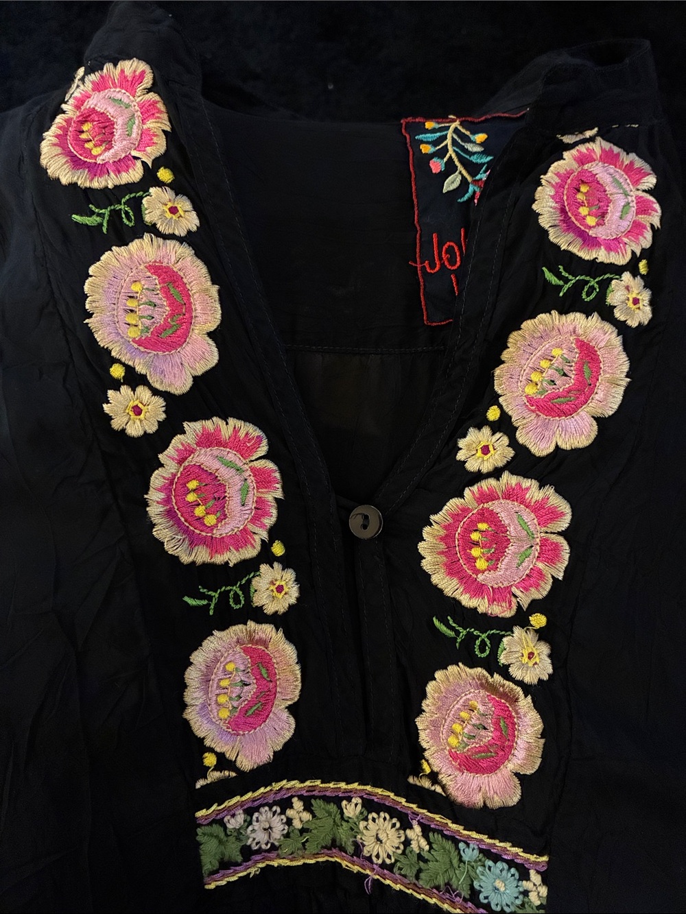 Johnny Was Black Rayon Embroidered Floral Logo Blouse Size Medium - Picture 3 of 11